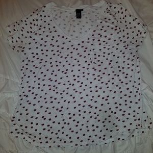 Torrid white lips v neck pocket tee. Size 3